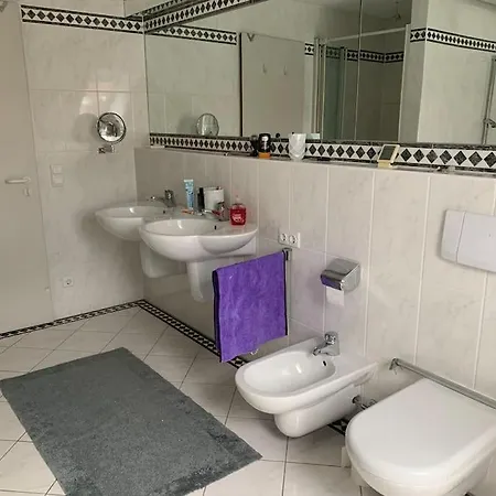 5-zimmer Dachgeschosswohnung Apartment
